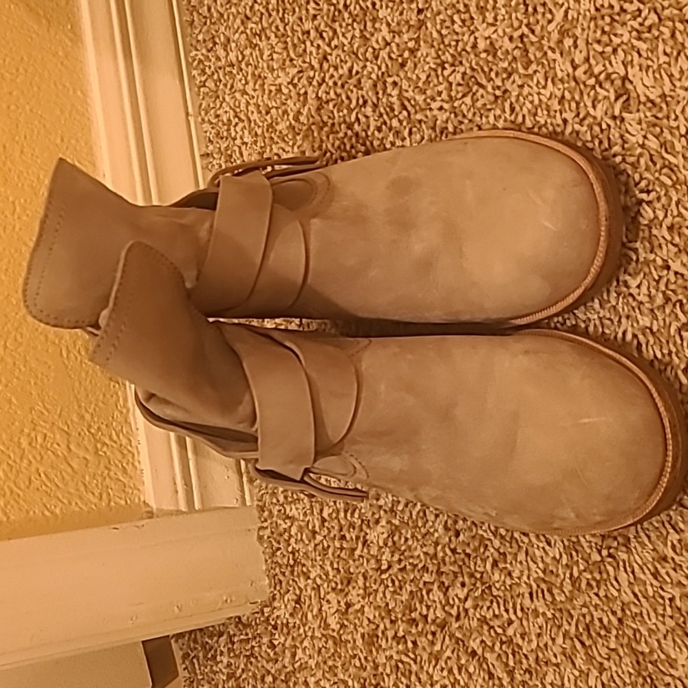 Excellent condition Ugg booties size 6